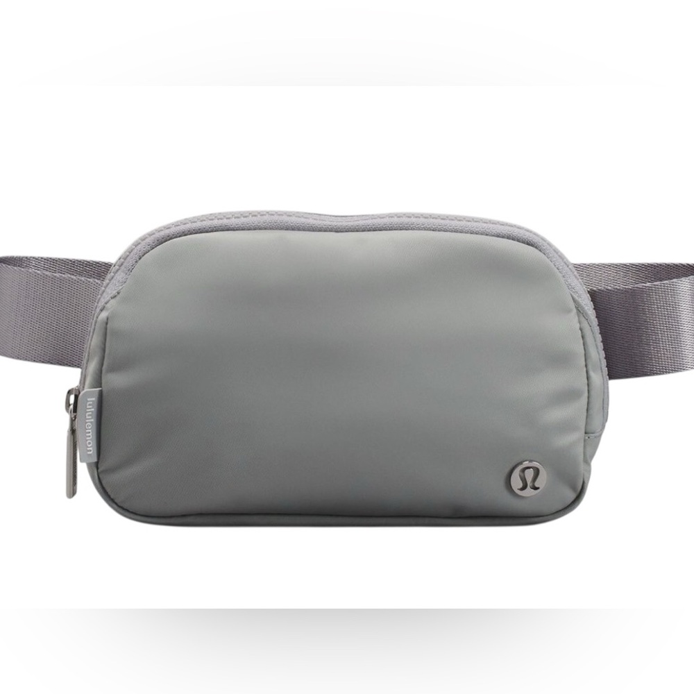 lululemon Everywhere Belt Bag in Gray